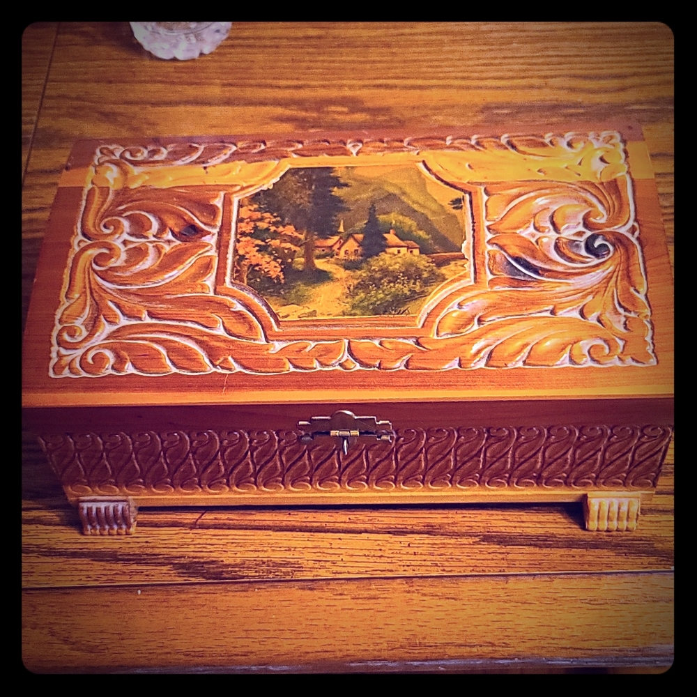 Vintage carved wood jewelry box/cedar trinket